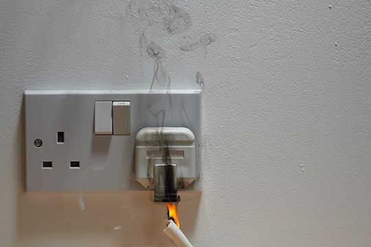 Perché Dovresti Evitare Le Riparazioni Elettriche Fai-da-te